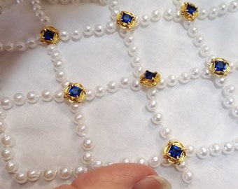 Gioielli Tudor placcati in oro: ornamenti per abiti del XVI secolo