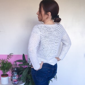 Elegant crochet cardigan pattern: Easy top down women’s seamless open sweater
