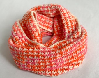 Houndstooth crochet pattern - crochet infinity scarf pattern made with double knit dk yarn
