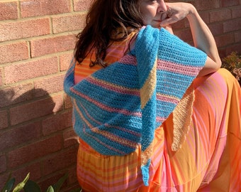 Summer crescent crochet shawl pattern: Narrow boomerang shaped lightweight crochet scarf wrap