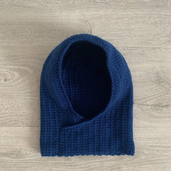 Crochet balaclava pattern: Easy crochet hood pattern made with aran / worsted weight yarn
