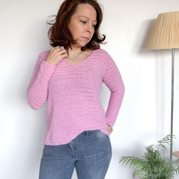 Lightweight v-neck crochet sweater pattern: Top down raglan seamless crochet jumper made with 4ply yarn