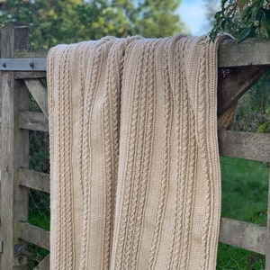Aran crochet cable blanket pattern: Fishermans cable crochet blanket pattern made without post stitches from worsted weight / aran yarn