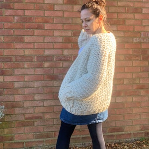 Super Chunky Crochet Cardigan Pattern: Oversized, bulky, raglan top down cardigan design with pockets