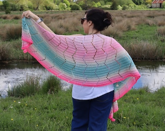 Crescent crochet shawl pattern: A filet crochet geometric zigzag heart shaped correct shawl in graduated yarn