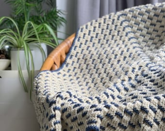 Crochet Blanket Pattern for the Granny Weave Square: Modern geometric crochet blanket granny square pattern