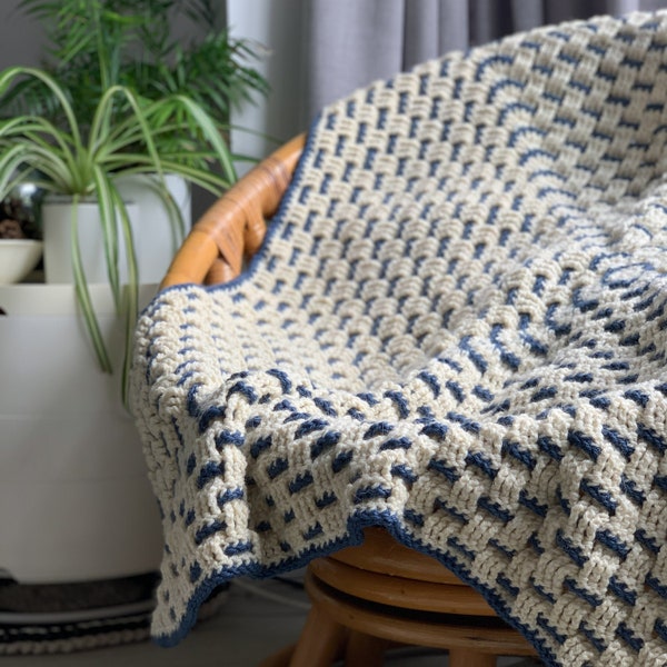 Crochet Blanket Pattern for the Granny Weave Square: Modern geometric crochet blanket granny square pattern