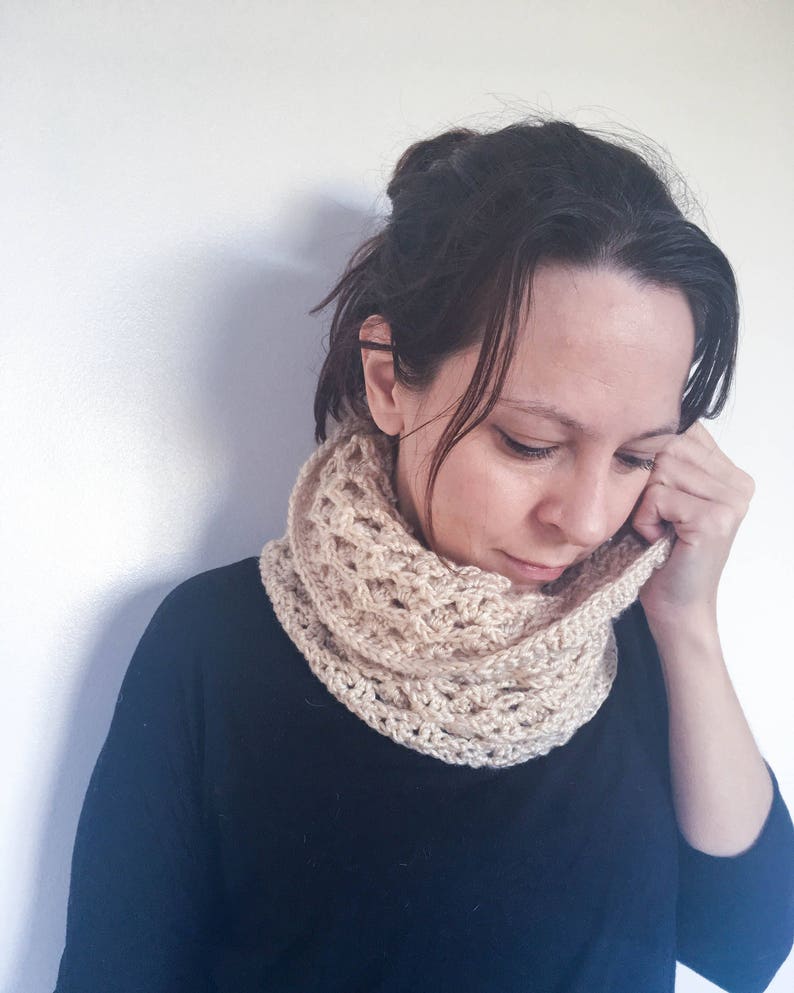 Crochet Cowl Pattern: Simple textured crochet snood/cowl One skein project image 4