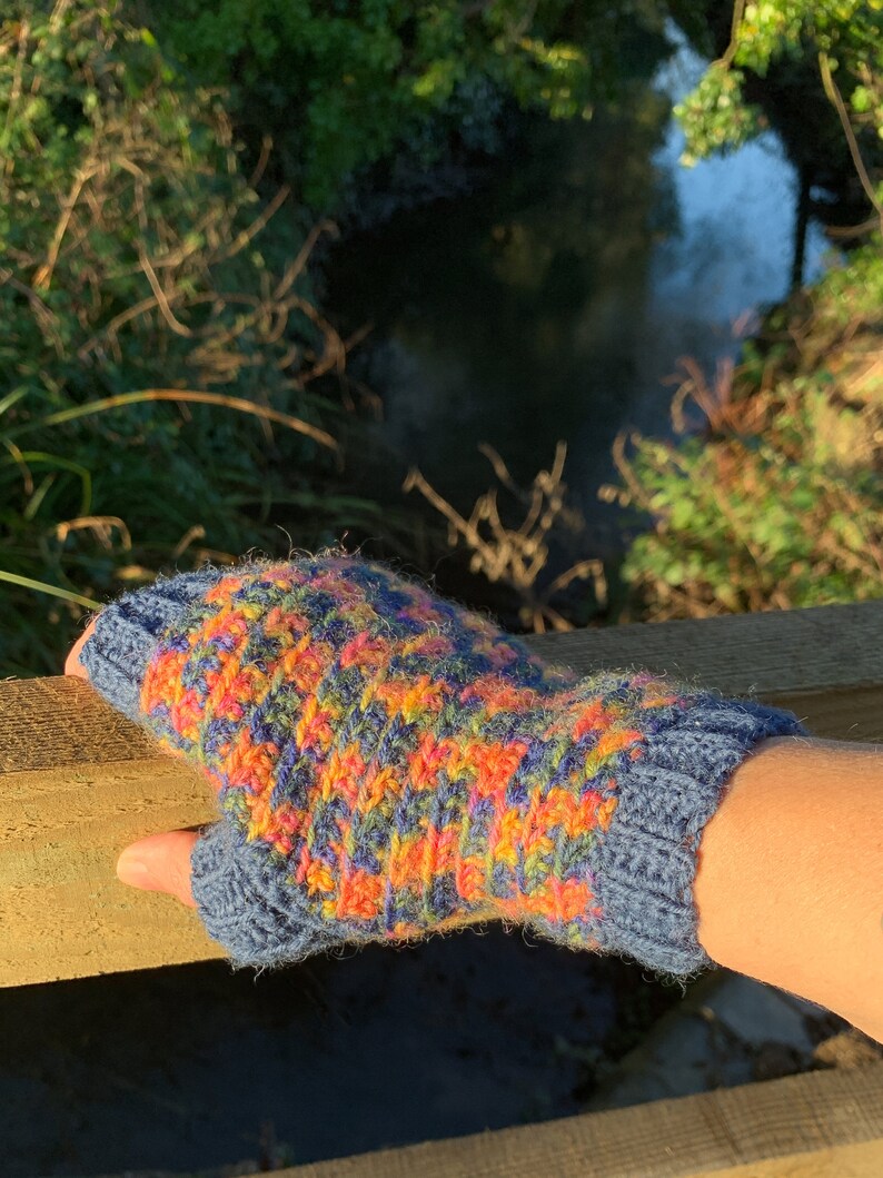 Crochet Fingerless Gloves Pattern. Modern winter crochet wrist warmers with cuffs image 8