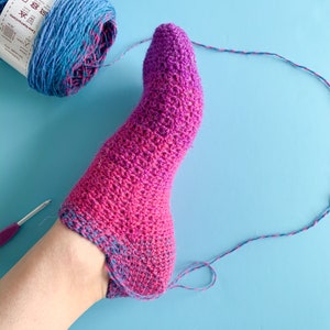 Easy toe up crochet sock pattern: Beginner friendly 'Step On Sock in toddler to large adult sizes image 8
