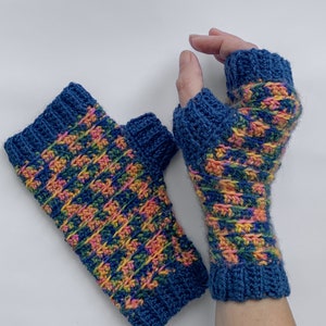 Crochet Fingerless Gloves Pattern. Modern winter crochet wrist warmers with cuffs image 5