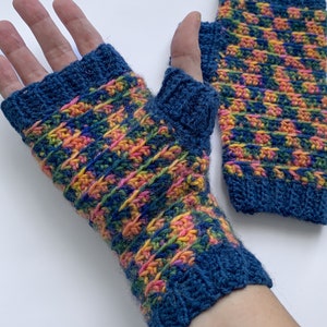 Crochet Fingerless Gloves Pattern. Modern winter crochet wrist warmers with cuffs image 7