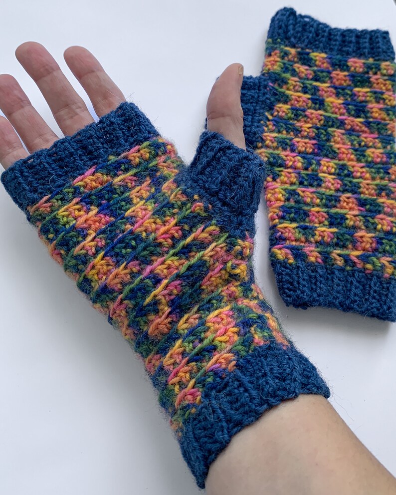 Crochet Fingerless Gloves Pattern. Modern winter crochet wrist warmers with cuffs image 7