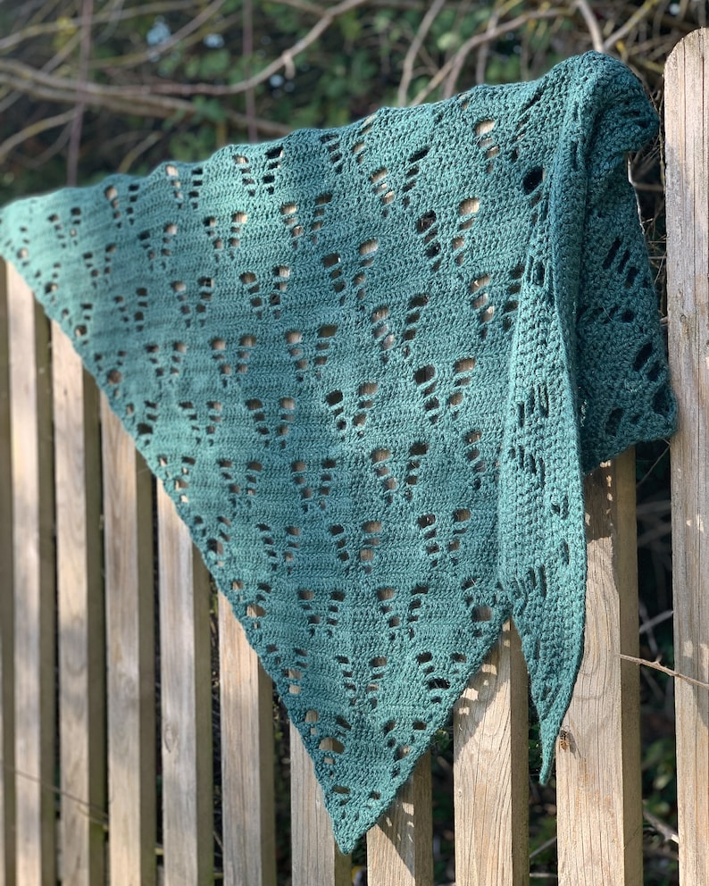 Festive Crochet Shawl Pattern: 'Under the tree' crochet Christmas shawl pattern - Triangle holiday crochet shawl image 3