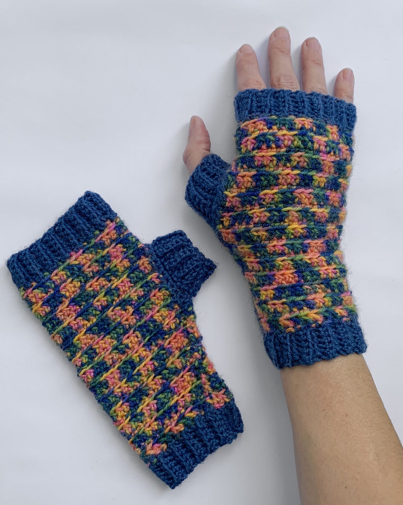 Crochet Fingerless Gloves Pattern. Modern winter crochet wrist warmers with cuffs image 6