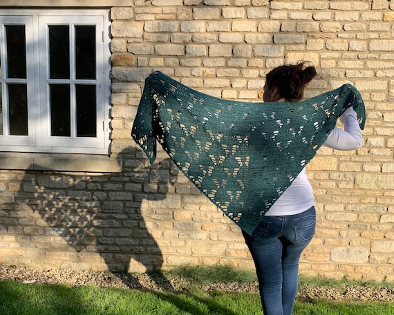 Festive Crochet Shawl Pattern: 'Under the tree' crochet Christmas shawl pattern - Triangle holiday crochet shawl
