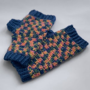 Crochet Fingerless Gloves Pattern. Modern winter crochet wrist warmers with cuffs image 2