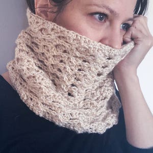 Crochet Cowl Pattern: Simple textured crochet snood/cowl One skein project image 5