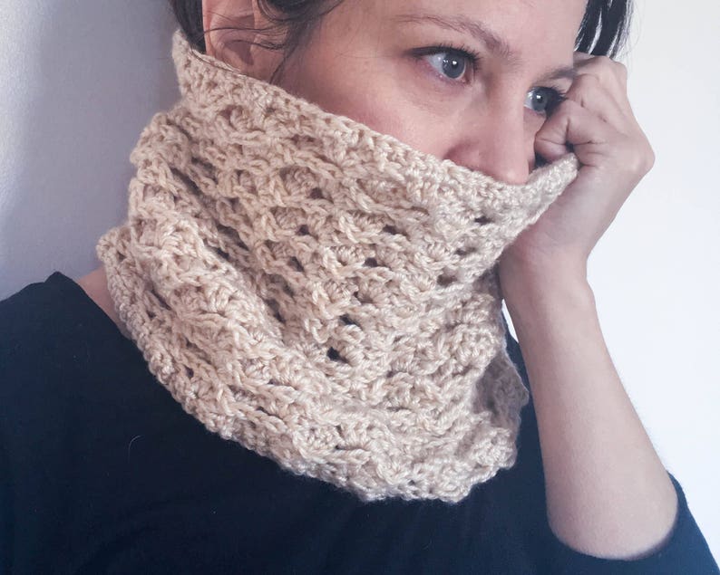 Crochet Cowl Pattern: Simple textured crochet snood/cowl One skein project image 5