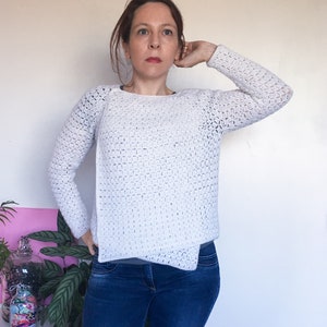 Women’s spring crochet cardigan pattern: Easy top down seamless everyday cardi| Simple waterfall front and double breast button fastening