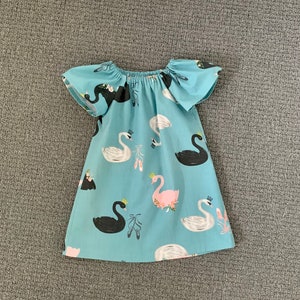 Vestido de festa infantil cisne tamanho 2 feito à mão: vestido de festa azul de algodão