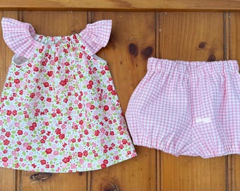 Completo fatto a mano per neonata: top a fiori e pantaloncini a quadri (0-3 mesi)