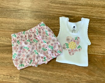 Pretty baby girl outfit, bloomers and tank set. Size 0-3 months . Handmade new baby gift  set.baby shower .