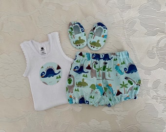 Baby boys outfit, boys bloomers . tank and booties set , dinosaur fabric ,  newbaby gift, baby shower gift, outfit size 0-3 months (000)