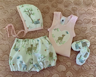 Pretty baby girl outfit, size 0-3 months , bonnet, bloomers, booties and  singlet set. Handmade newbabygift set. Cute dear fabric .