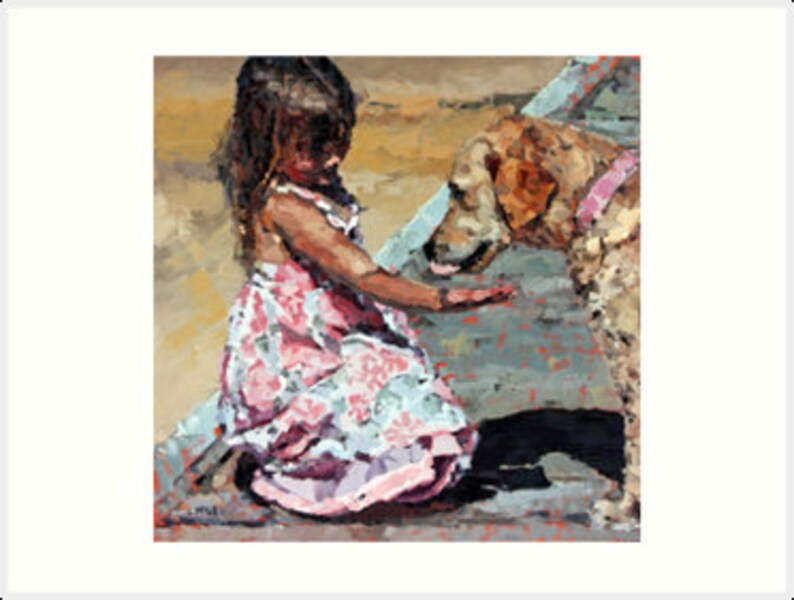 Peut inclure: Une jeune fille v&ecirc;tue d'une robe &agrave; fleurs rose et blanche est assise sur une surface en bois, regardant un chien golden retriever avec un collier rose.