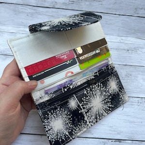Cartera minimalista de corcho / Diseño delgado plegable con 6 ranuras para tarjetas y bolsillo con cremallera / Ecológica y duradera