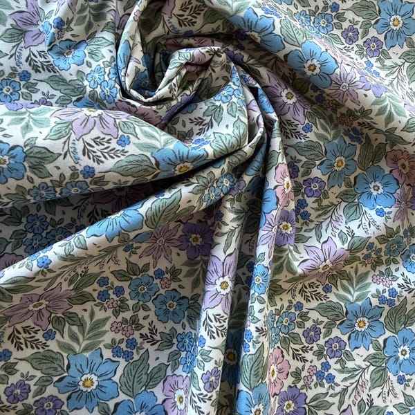 Liberty-Inspired Floral Cotton Percale Fabric – Dressmaking, Quilting, Crafts