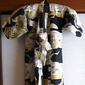VINTAGE 1950s Kids Kimono , Crane ＆ Hawk Motif , Unisex , Black , Gold & White Colors Kimono , Around 6-7 Years ,Japanese Traditional , Silk