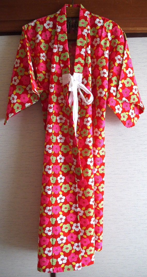 VINTAGE 1970s Kids / Child Kimono Flowers Motif , 