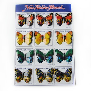 Conjunto de 12 lindos distintivos / broches / broches de lata em relevo com borboletas japonesas, feito no Japão, novo estoque antigo da loja, cartão de exibição