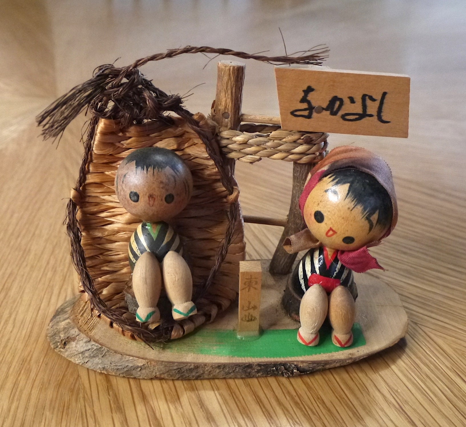 Vintage 1970's Statue en Bois Forme de Kokeshi , Décoration Figurine Japonaise Fille et Garçon de La