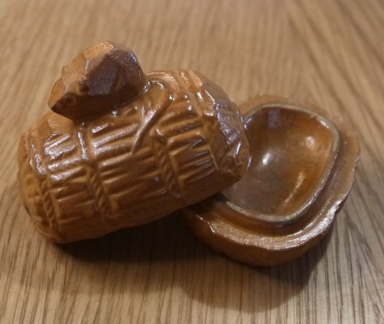 Vintage 1970/1980's Lovely Pottery Brown Mouse & Rice Bag Shaped Small Case/Kogo , Great Jewelry Fab