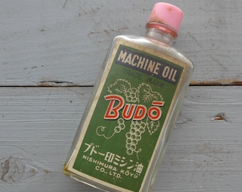 VINTAGE 1950s Japanese Glass Bottle , Machine Oil Bottle " BUDO Sawing machine oil  " Nishimura Koyu co. "  Plastic lid , Collector , Decor