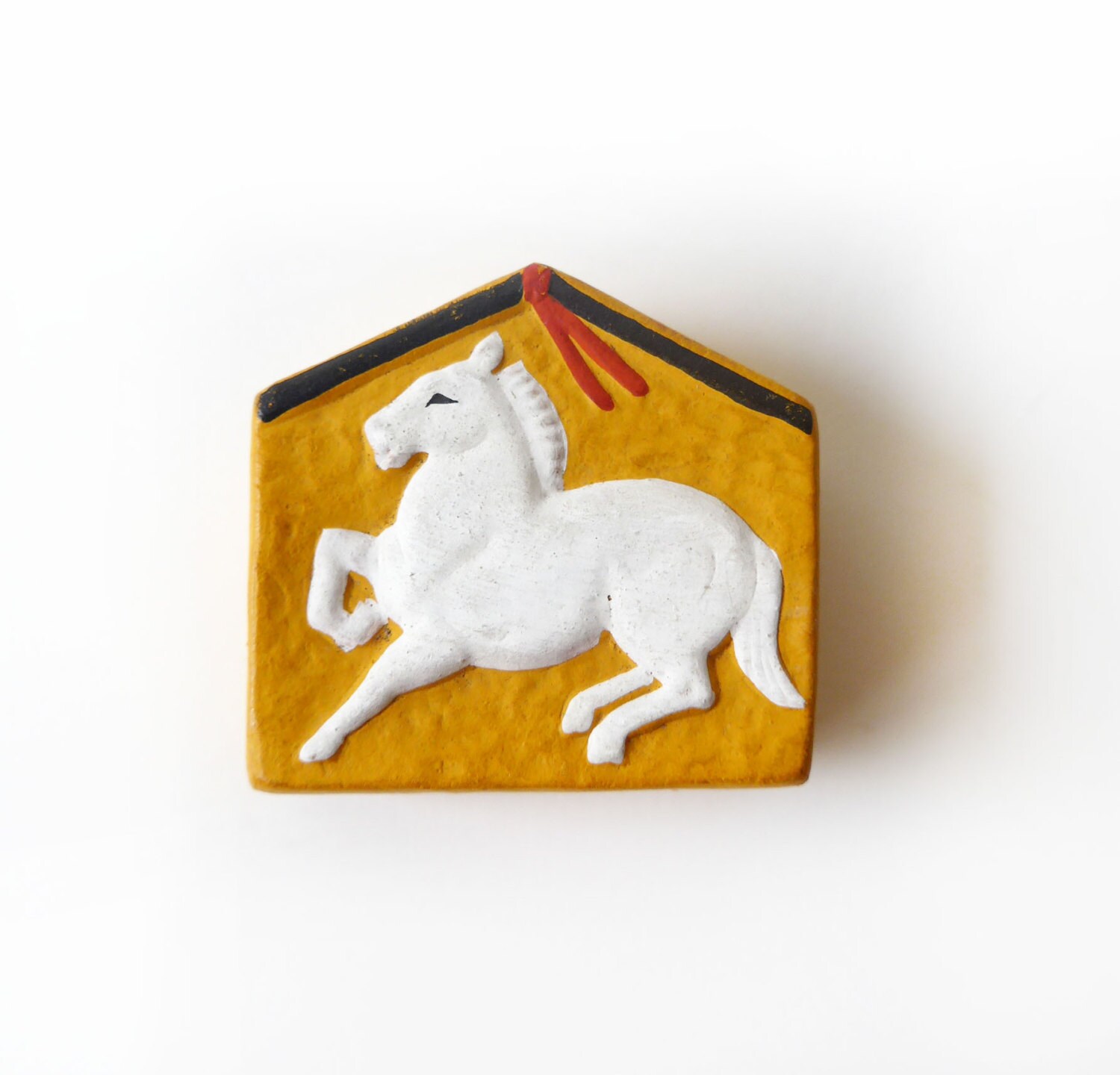 Vintage Des Années 1970 en Céramique Motif de Cheval Blanc & Ema Couleur Jaune Forme Petit Boîtier/K