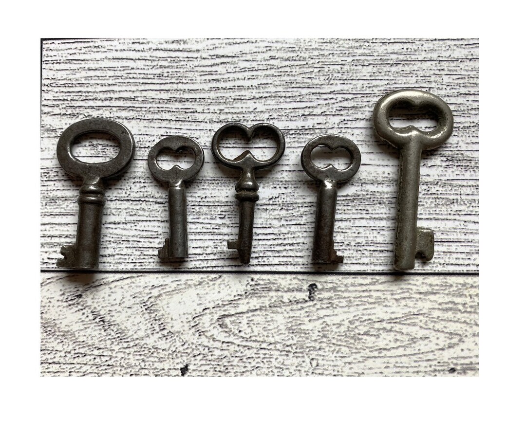 Antique Keys Group of Five Tiny Furniture or Keepsake Keys Etsy