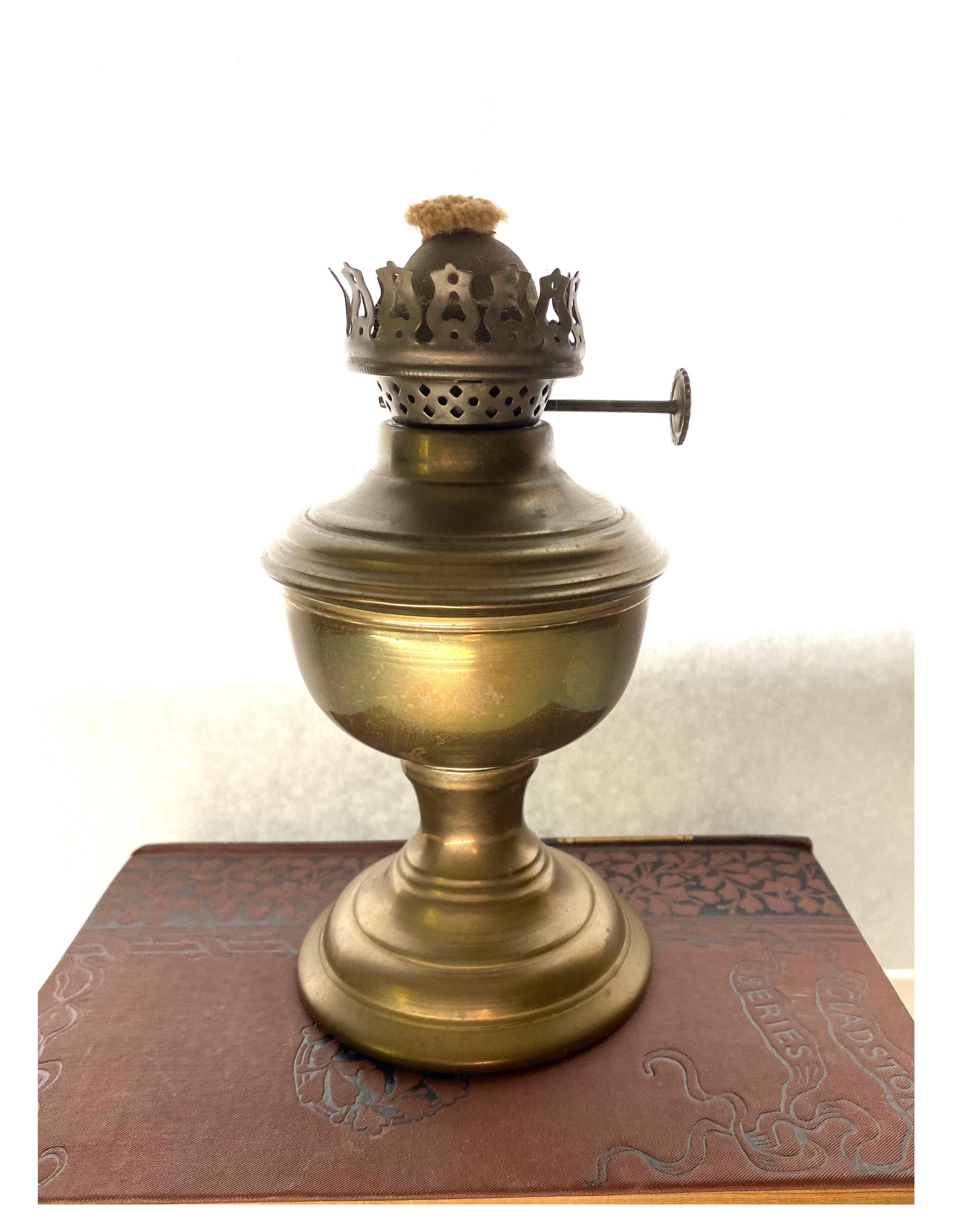Brass kerosene lamp vintage deals
