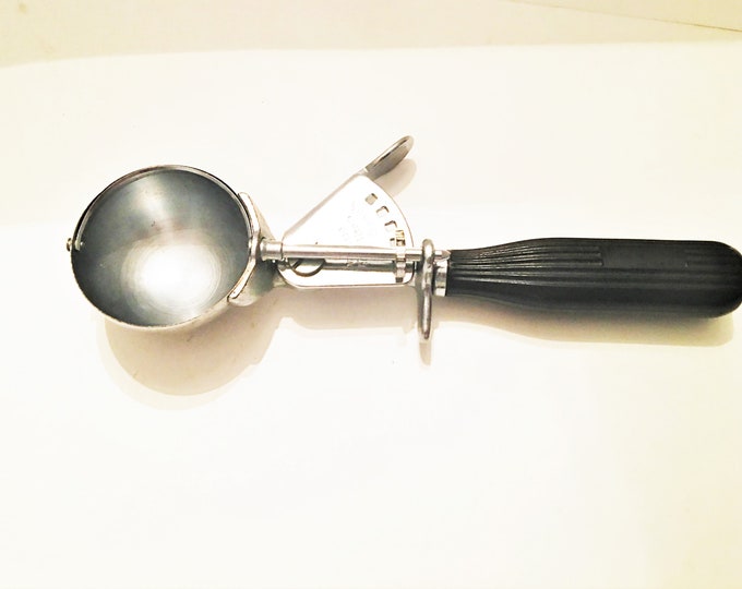 Vintage Hamilton Beach Ice Cream Scoop Model 60B Heavy Duty Ice Cream