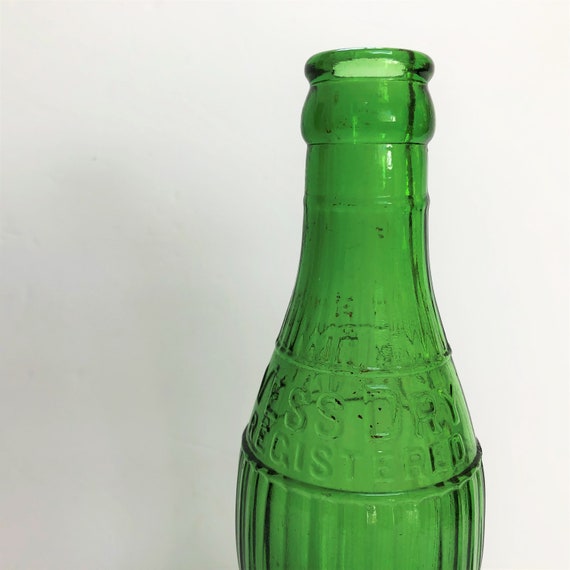 Vess Dry Art Deco Soda Pop Bottle Vess Dry Art Deco Soda Pop Bottle