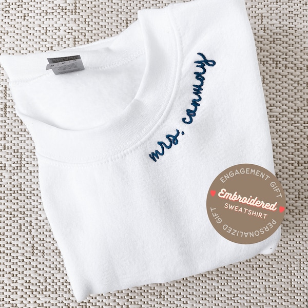 Collar Embroidered Sweatshirt, Embroidered Sweatshirt, Minimalist Sweatshirt, Engagement Gift, Personalized Gift, Custom Sweatshirt