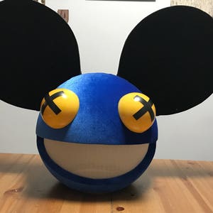 Costume di Halloween con testa di Deadmau5 di colore blu con luci nere e telecomando wireless