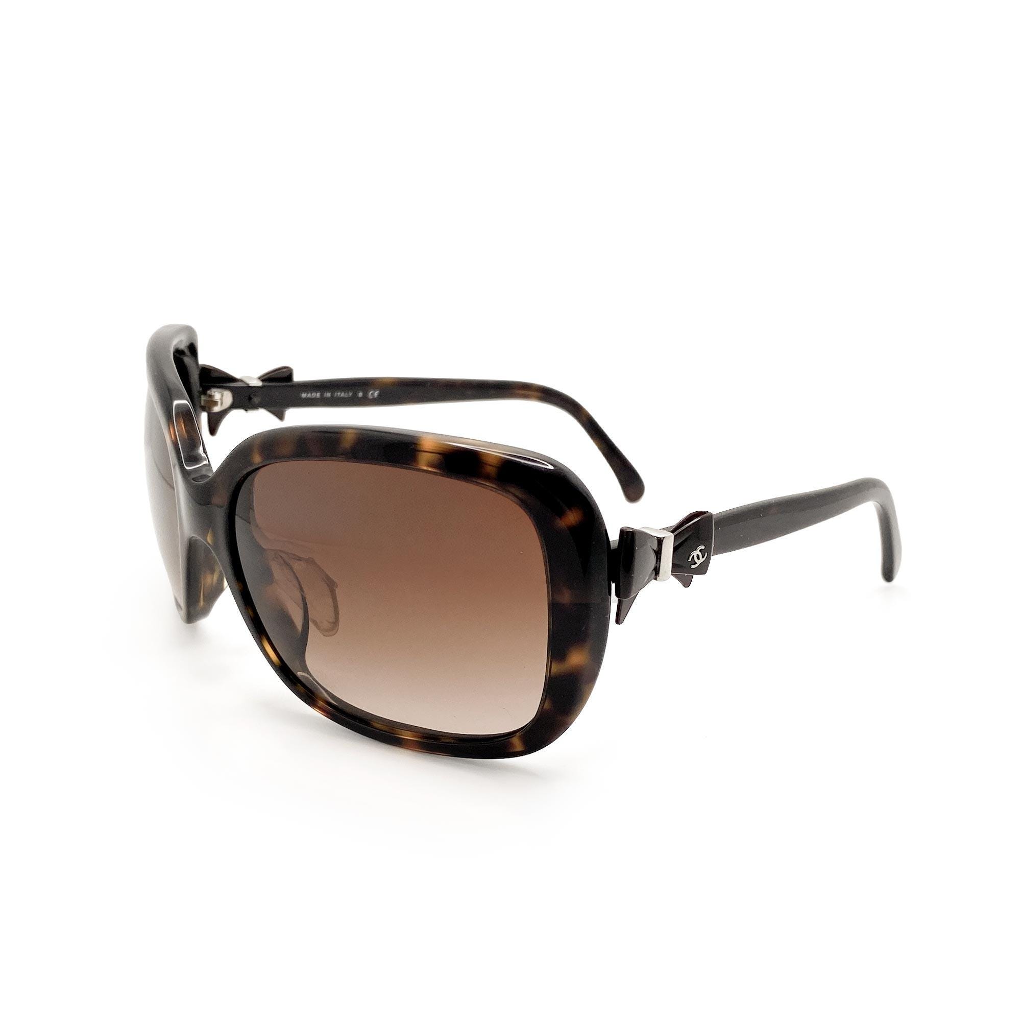小物 CHANEL Square Shape Sunglasses case coco CHANEL Sunglasses: Square Sunglasses, acetate & calfskin 5546Q