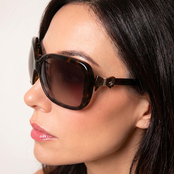 小物 CHANEL Bow Tortoiseshell Sunglasses Authentic CHANEL CC Logo Bow Tortoise Shell Oversized Sunglasses