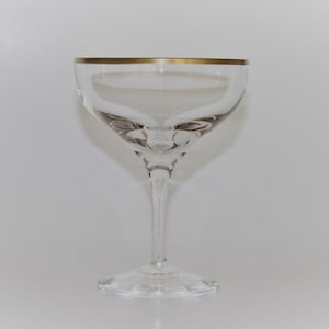Golden Liberty Collection Elegant and Modern Crystal Wine Glasses
