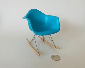 Miniature Vitra Design Museum Charles and Ray Eames RAR in Blue with Steel Wire "Eiffel Tower" Base