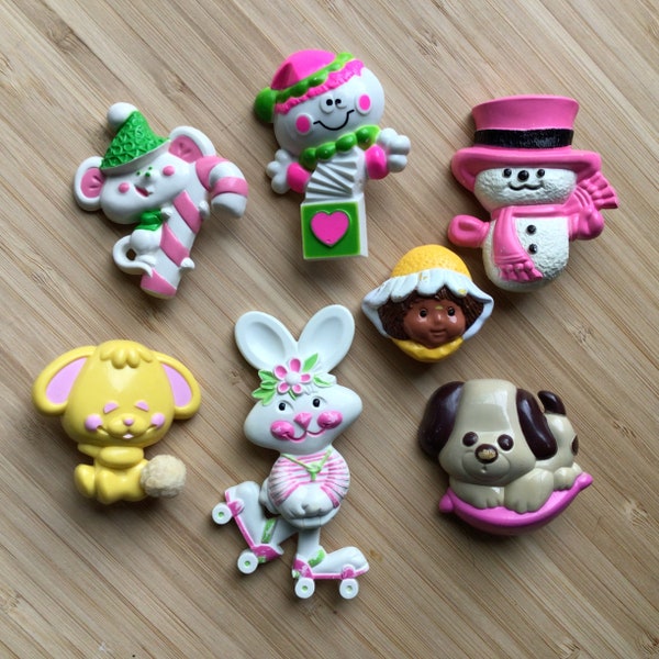 Vintage AVON Pin Pal Fragance Glacé pins. Collectible 1970s kids pins, mouse, bunny, snowman, puppy, jack-in-the-box, Daisy.